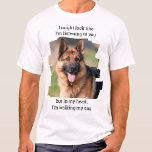 Funny Dog Vater Personalisiertes Haustier Foto T-Shirt<br><div class="desc">Wie wahr ist das? Jetzt brauchen Sie kein Wort zu sagen, lass einfach deinem Shirt, das Reden zu machen. "Ich mag aussehen, als höre ich dir zu, aber in meinem Kopf gehe ich meinen Hund spazieren". Personalisieren Sie Ihre Lieblingshunde mit Foto und Name. Jeder Hundefreund braucht einen. Perfektes Geschenk für...</div>