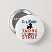 Funny Dog Walker übernimmt den Mutt für einen Stru Button (Vorne & Hinten)
