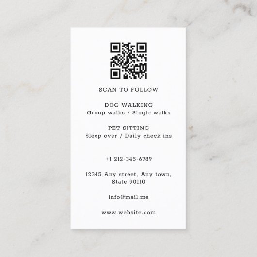 Funny Dog Walker Walking Pet Sitzen QR Code Visitenkarte (Rückseite)