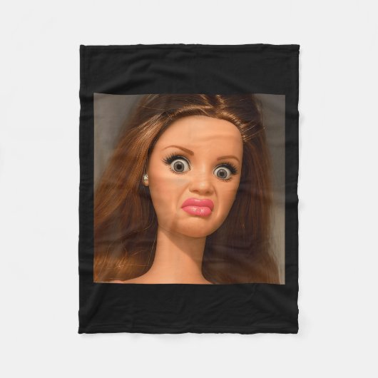 Funny Doll Face Meme Disgusting  Fleecedecke (Vorderseite)
