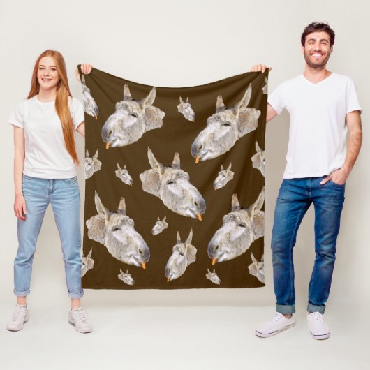 Funny Donkey, der eine Möhre isst, Fleecedecke (Beispiel)