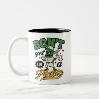 Funny Don't Get In A Pickle Baseball Pun  Zweifarbige Tasse