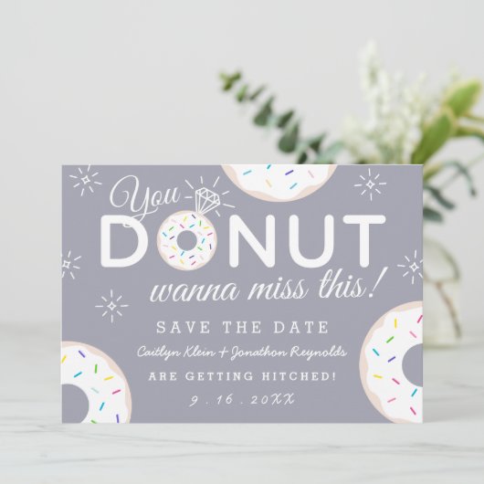 Funny Donut Themed Wedding Rettet die Termine Save The Date (Stehend Vorderseite)