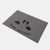 Funny Doormat mit Neugier Augen - Lächeln Fußmatte (Schrägansicht)