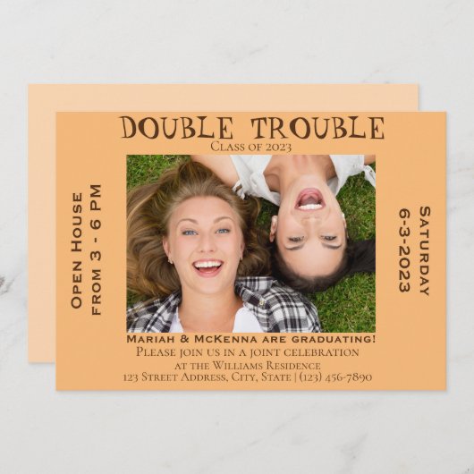 Funny Double Trouble Graduation Party Einladung (Vorne/Hinten)
