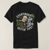 Funny Drinking Skeleton St. Patrick's Day T-Shirt (Design vorne)