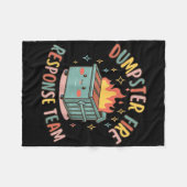 Funny Dumpster Fire Response Team Chaos Meme Fleecedecke (Vorderseite (Horizontal))