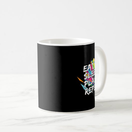 Funny Eat Sleep Play Wiederholung Spieler Geschenk Kaffeetasse (VorderseiteRechts)
