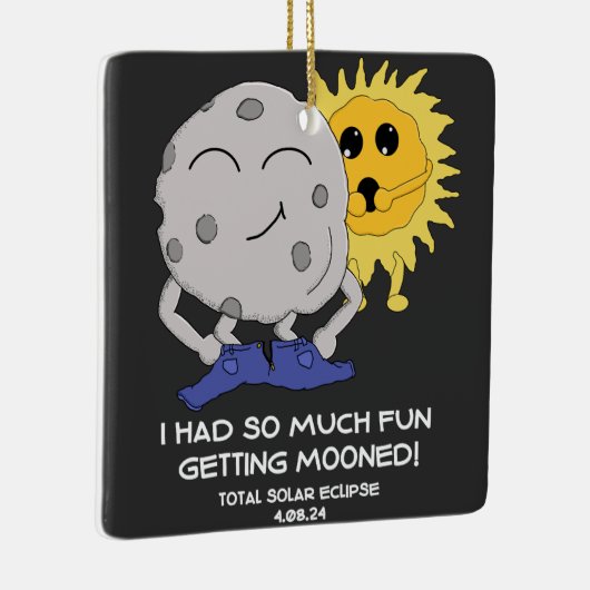 Funny Eclipse 2024 Getting Mooned Joke Keramikornament (Rechts)