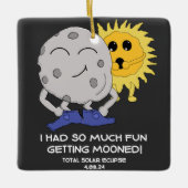 Funny Eclipse 2024 Getting Mooned Joke Keramikornament (Vorderseite)