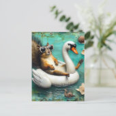 Funny Eichhörnchen auf einem Schwan Postkarte (Stehend Vorderseite)