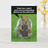 Funny Eichhörnchen mit Handy, das Fotos macht Karte (Gelbe Blume)