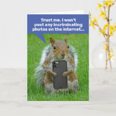 Funny Eichhörnchen mit Handy, das Fotos macht Karte (Gelbe Blume)