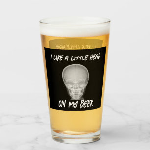Funny ein kleiner Kopf auf meinem Bier Glas