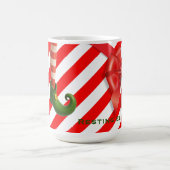 Funny Elf Legs Holiday Card | North Pole Mischief  Kaffeetasse (Mittel)