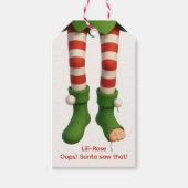 Funny Elf Legs | North Pole Mischief Wrapping Geschenkanhänger (Vorderseite)