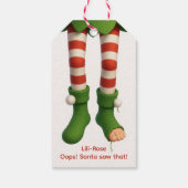 Funny Elf Legs | North Pole Mischief Wrapping Geschenkanhänger (Rückseite)