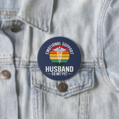 Funny Emotional Support Husband Button (Beispiel)