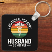 Funny Emotional Support Husband Schlüsselanhänger (Rückseite)