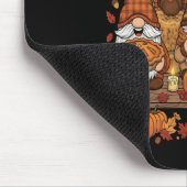 Funny Erntedank Gnome Squad mit festlichem Herbst Mousepad (Ecke)