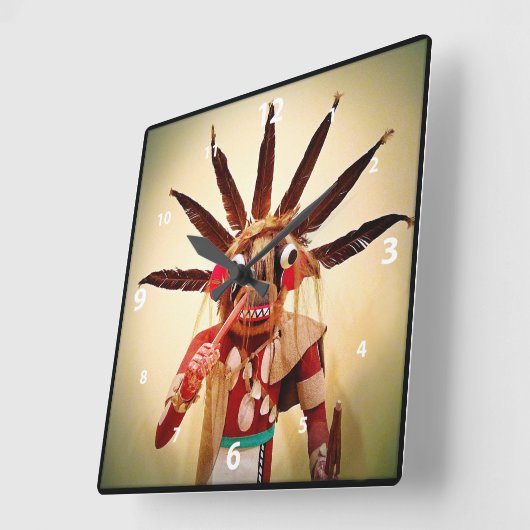 Funny Face Wood Kachina Doll Enjoy Every Moment Quadratische Wanduhr (Winkel)