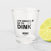 Funny Fan mich zu Dink Joke Pickleball Schnapsglas (Vorderseite)