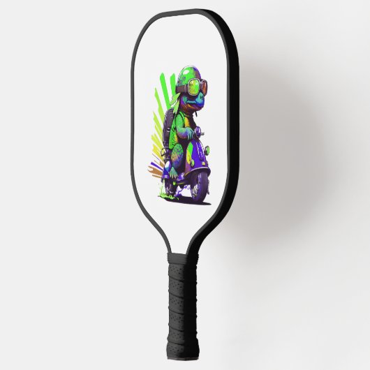 Funny farbige Schildkröte auf einem Scooter Pickleball Schläger (Links)