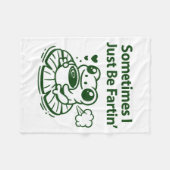 Funny Farting Frog Froglet Fart Sometimes I Just B Fleecedecke (Vorderseite (Horizontal))