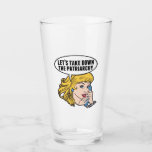 Funny Feminist Pop Art Anti Patriarchat Retro Frau Glas<br><div class="desc">Lasst uns das Patriarchiegeschenk abnehmen. Niedliche Retro-Pop Kunst Feminismus Design für eine starke Pro-Wahl Frauen wählen für die weibliche Führung in unserem Land. Setzen Sie sich mit diesem coolen politischen Humor-Cartoon für Frauenrechte und Frauenförderung ein, der von einer hübschen blonden Führungspersönlichkeit begleitet wird, die einen FrauenMärz auf einem Vintagen Telefon...</div>