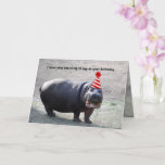 Funny Fett Hippo mit Hut Animal Happy Birthday Karte<br><div class="desc">Diese lustige Geburtstagskarte hat einen Nilpferd mit einem Geburtstagshut. Es sagt: "Ich habe nur eine Sache zu Ihrem Geburtstag zu sagen... "—Inside hat eine humorvolle, fette Lochlinie. Es sagt auch Hippo Geburtstag, ein Pun von Happy Birthday. —Sie können jedes Wort in der Vorlage ändern, um es zu personalisieren. Geben Sie...</div>