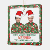 Funny First Frohe Weihnachten Verheirateten Ugly S Keramikornament (Links)