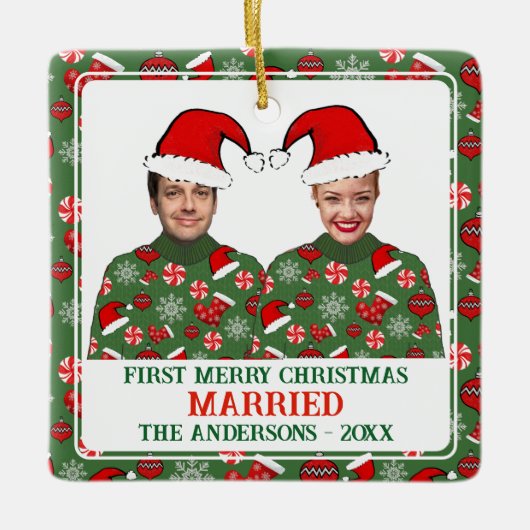Funny First Frohe Weihnachten Verheirateten Ugly S Keramikornament (Vorderseite)