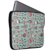 Funny Fish: handgezeichnet nahtloses Muster. Laptopschutzhülle (Vorne Rechts)