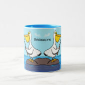 Funny Fish Pelican Cartoon Zweifarbige Tasse (Mittel)