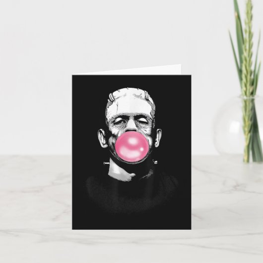 Funny Frankenstein Monster bläst ein bläsernes Gum Karte (Vorderseite)