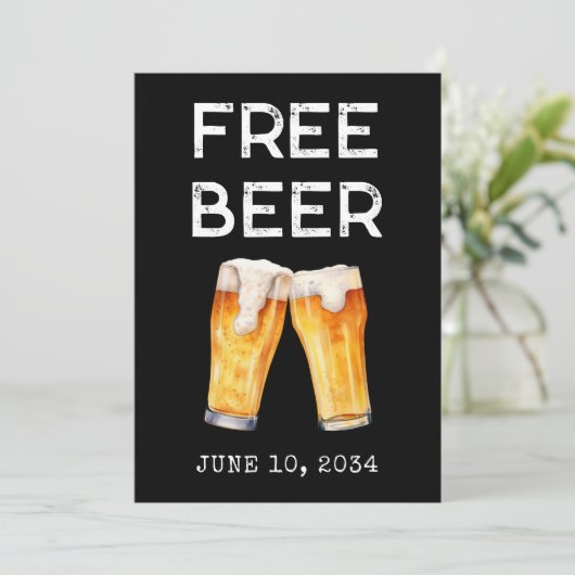 Funny Free Beer 2024 Graduation Party Einladung (Stehend Vorderseite)