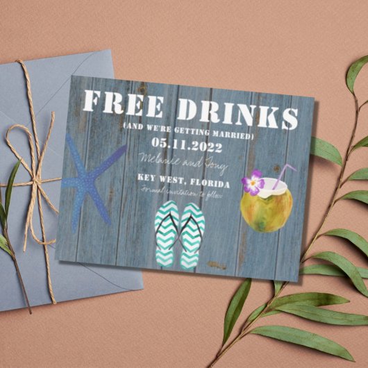 Funny Free Drinks Beach Wedding rettet die Termine Ankündigungspostkarte