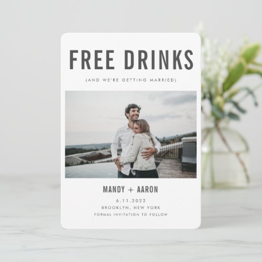 Funny Free Drinks Foto Hochzeit retten das Datum Save The Date (Stehend Vorderseite)