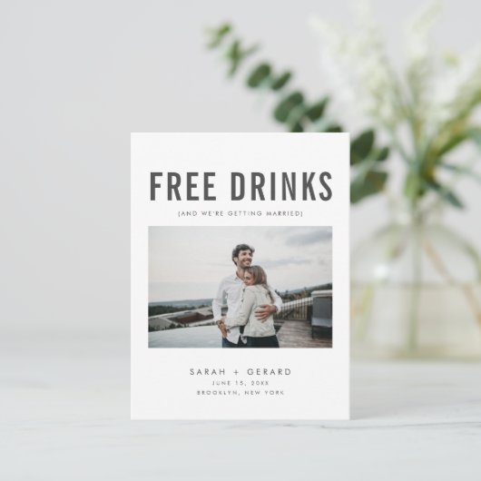 Funny Free Drinks Wedding Foto retten die Daten Ankündigungspostkarte (Stehend Vorderseite)