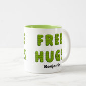 Funny free hugs cactus typography Spaß Zweifarbige Tasse (VorderseiteRechts)