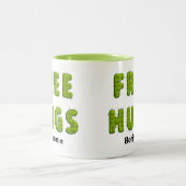 Funny free hugs cactus typography Spaß Zweifarbige Tasse (Mittel)