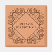 Funny Fridge Step Back! Skip That Snack Border Art Magnet (Vorne)