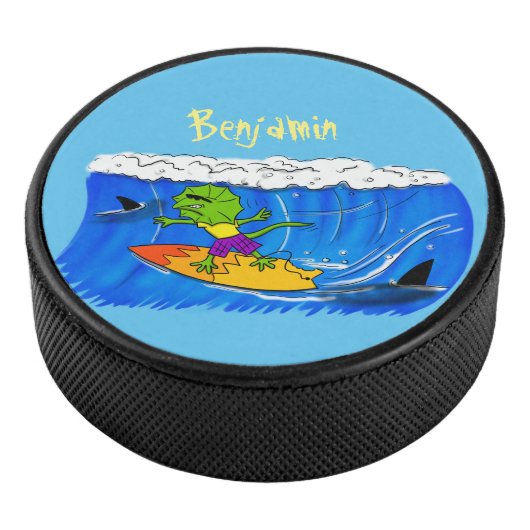 Funny frilled Halslizard Surfing Cartoon Eishockey Puck (3/4)