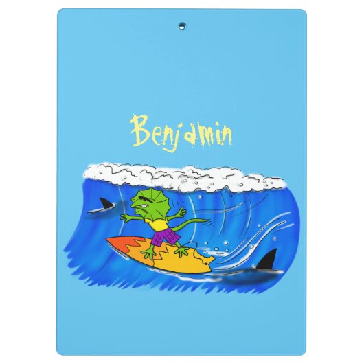 Funny frilled Halslizard Surfing Cartoon Klemmbrett (Rückseite)