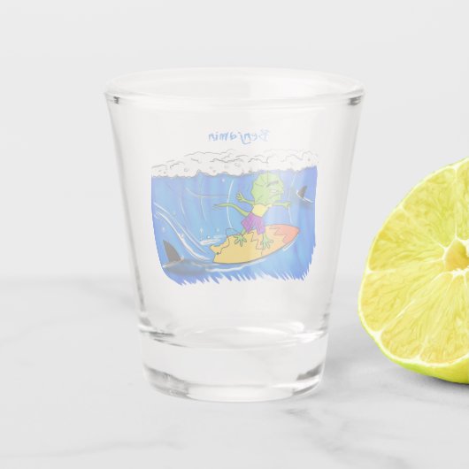 Funny frilled Halslizard Surfing Cartoon Schnapsglas (Rückseite)