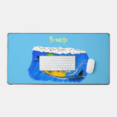 Funny frilled Halslizard Surfing Cartoon Schreibtischunterlage (Tastatur & Maus)