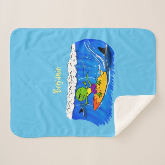 Funny frilled Halslizard Surfing Cartoon Sherpadecke (Vorderseite (Horizontal))