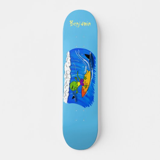 Funny frilled Halslizard Surfing Cartoon Skateboard (Vorne)