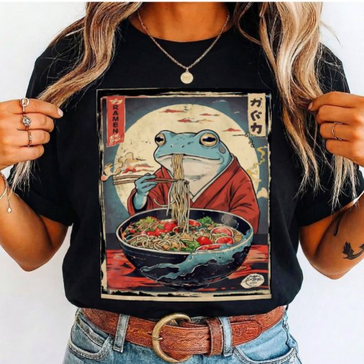 Funny Frog Eating Noodles Japanese for Cute Gift  T-Shirt