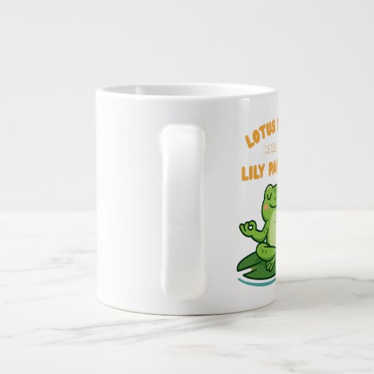 Funny Frog Yoga Cartoon Lotus Lily Pad Pose Design Jumbo-Tasse (Rückseite)